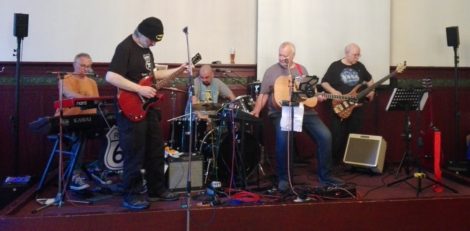 „Rockende Oldies“ lieber von draußen hören</br>Konzert mit „Route 66“