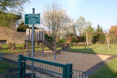 Spielplatz „Am Cronsbruch“ wird aufgewertet</br>Sanierung der Sanitäranlagen im Gemeindebüro