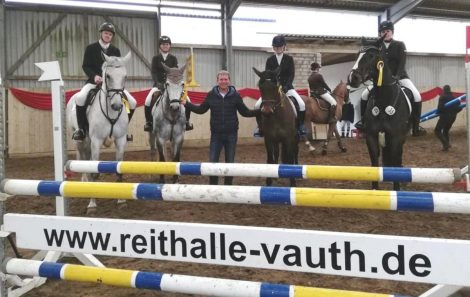 Zweitägiges Reitturnier bei Vauth</br>„Vier Engel für Thomas“ – Sieger im Mannschaftsspringen