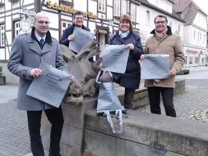 Gewers verteilt BSM-Taschen 20.04.15