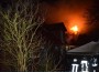 Pkw-Brand greift auf Wohnhaus über</br>Bewohner bleiben unverletzt