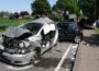 Lkw schiebt mehrere Autos zusammen</br>Mindestens acht Verletzte
