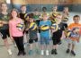 Ferienkinder spielen Volleyball