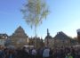 Maibaum schmückt Marktplatz</br>Tänze um den Maibaum