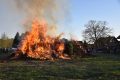 Osterfeuer in Gelldorf und Vehlen: Ein Abend, ein lebendiger Brauch