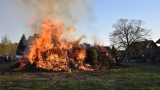 Osterfeuer in Gelldorf und Vehlen: Ein Abend, ein lebendiger Brauch