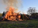 Osterfeuer in Gelldorf und Vehlen: Ein Abend, ein lebendiger Brauch