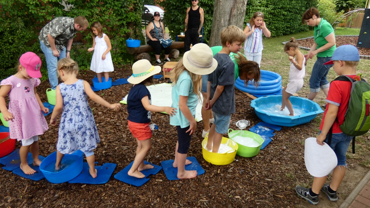 Sommerfest der KitaAlles im Zeichen der kleinen Wasser-Forscher