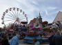 Riesenrad lockt Besucher an</br>Herbstmarktnostalgie über den Dächern der Stadt