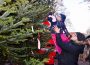 Nikolaus macht Kindern eine Freude</br>Stimmungsvoller Weihnachtsmarkt – auch ohne Schnee