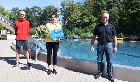Glückwünsche, Blumen und Präsent für Filiz Akyol</br>Echtheitszähler der Besucher auf der Homepage