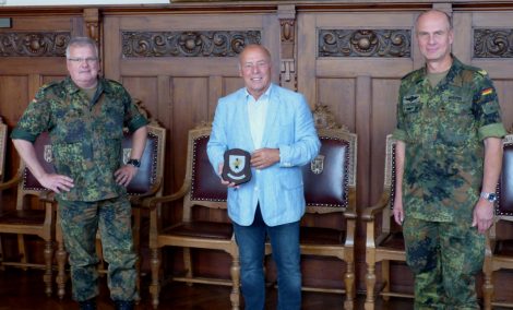 Bückeburg bleibt Hubschrauberstadt</br>Bürgermeister über „Kommando Hubschrauber“ informiert