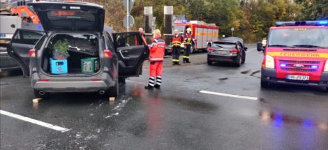 Sechs leicht verletzte Personen</br>Verkehrsunfall auf der B83 Abfahrt Hasengarten