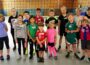 Ferienaktion: Kinder spielen Volleyball