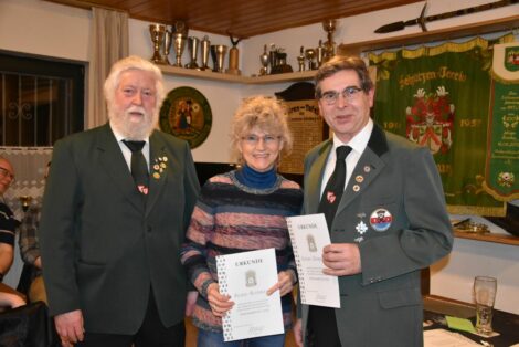Steigende Mitgliederzahlen beim SV </br>Goldene Ehrennadeln für Sigrid Schmolke und Georg Zwirkowski