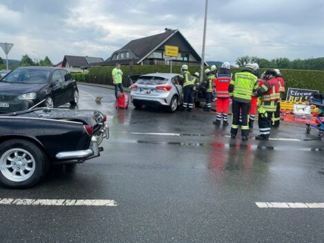 Schwerer Verkehrsunfall in Eilsen – </br>Eine Person hydraulisch aus PKW befreit
