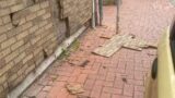Obernkirchen: Unbekanntes Fahrzeug beschädigt Wohnhaus