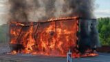 Lkw-Anhänger brennt auf A2 – Großeinsatz der Feuerwehr mit stundenlanger Vollsperrung