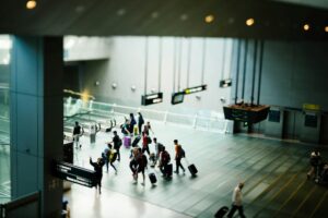 Menschen am Flughafen