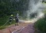 Grünschnittbrand am Waldrand – Feuerwehr verhindert Schlimmeres