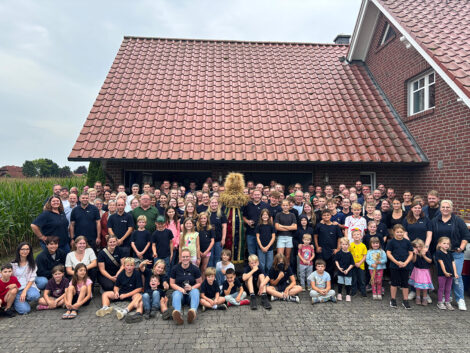 Trachtengruppe Rusbend trifft die letzten Vorbereitungen fürs erste Bückeburger Erntefest