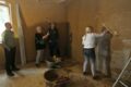 Lehmputz selbst gemacht – IgB-Workshop vermittelt grundlegende Kenntnisse