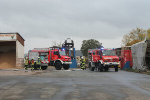 Feuerwehrfahrzeuge bei Übung KFB Süd