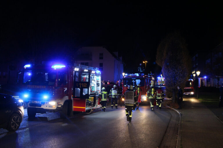 Feuerwehreinsatz bei Nacht in Bad Eilsen