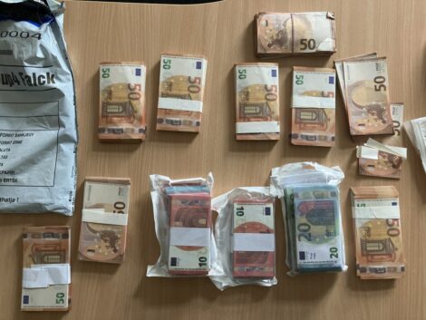 Ermittlungserfolg: Polizei stellt rund 78.000 Euro Falschgeld in Bückeburg sicher