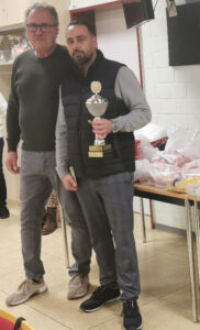 Santino Kreuz und Michael Wolters mit Pokal