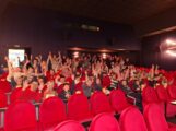 Überraschungs-Jahresabschluss der Bückeburger Kinderfeuerwehren im Stadthäger Kino