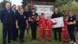 Steffi und Frank May übergeben 855 Euro an die Flammenhörnchen